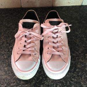 light pink converse